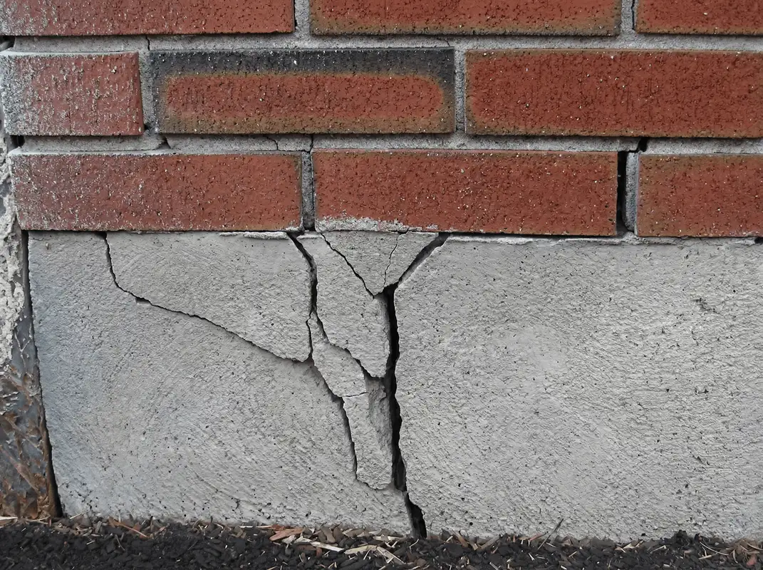 Concrete foundation with serious structural damage in Charleston, SC